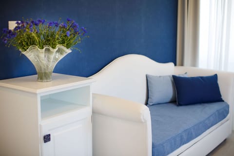 Junior Suite (FIORDALISO - JUNIOR SUITE) | 1 bedroom, minibar, in-room safe, individually decorated