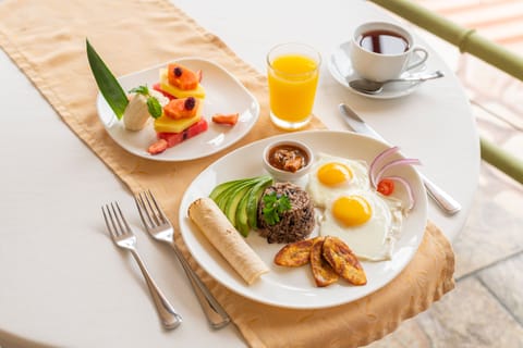 Free daily cooked-to-order breakfast