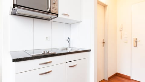 Apartment, Non Smoking | Private kitchenette | Electric kettle