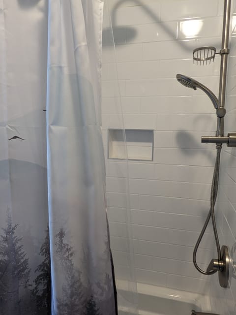 Room (The New England Room) | Bathroom | Free toiletries, hair dryer, towels, soap