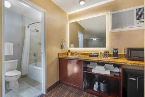 Standard Room, 2 Double Beds, Non Smoking, Refrigerator & Microwave | Bathroom | Combined shower/tub, eco-friendly toiletries, hair dryer, towels