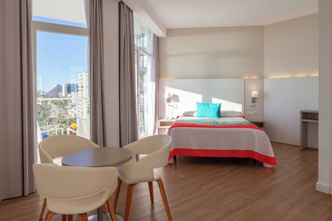 Pillowtop beds, in-room safe, desk, laptop workspace