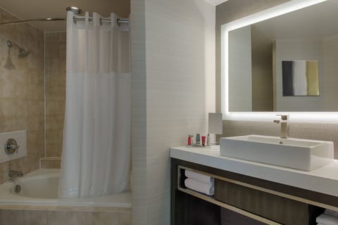 Signature Suite, 1 Bedroom, Resort View | Bathroom | Designer toiletries, hair dryer, towels, soap