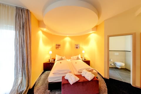 Suite, 1 Double Bed | Premium bedding, in-room safe, individually decorated, desk