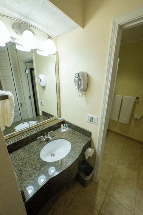 Combined shower/tub, deep soaking tub, free toiletries, hair dryer