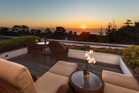 Deluxe Room, 1 Bedroom, Ocean View | Terrace/patio