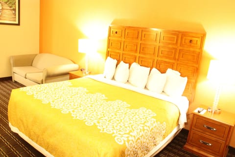 Deluxe Room, 1 King Bed with Sofa bed, Non Smoking, Refrigerator & Microwave | Desk, iron/ironing board, free WiFi, bed sheets