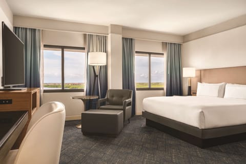 Room, 1 King Bed, Pool View (and Bay View) | Premium bedding, in-room safe, desk, blackout drapes