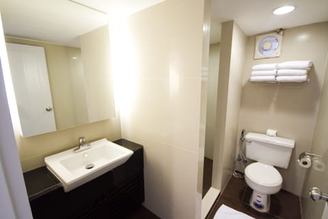 Ocean View Duplex | Bathroom | Free toiletries, hair dryer, towels