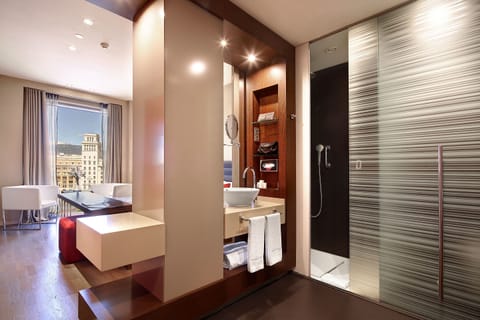 Standard Room, City View | Bathroom | Eco-friendly toiletries, hair dryer, towels