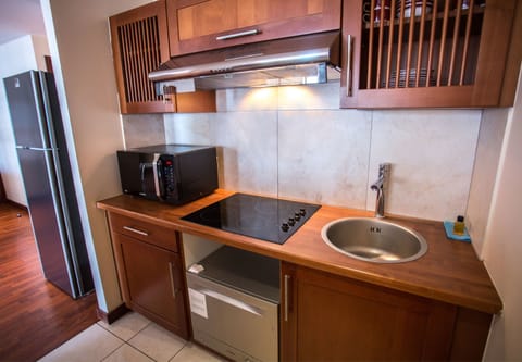 2 Bedroom Apartment | Private kitchenette | Coffee/tea maker, electric kettle