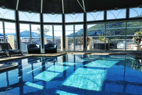 Indoor pool, sun loungers