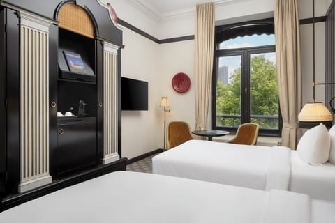 Executive Twin Room, 2 Twin Beds | Premium bedding, in-room safe, desk, blackout drapes