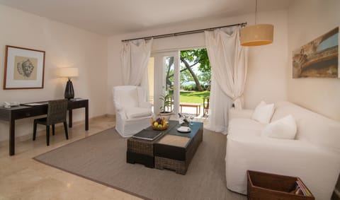 Junior Suite, Lanai, Oceanfront | Living area | 43-inch flat-screen TV with cable channels, TV