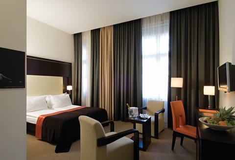 Deluxe Double Room, 1 Queen Bed | Free minibar items, in-room safe, desk, blackout drapes