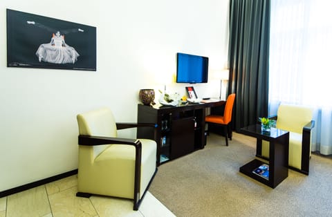 Deluxe Double Room, 1 Queen Bed | Living area | 55-inch Smart TV with satellite channels, TV, Netflix