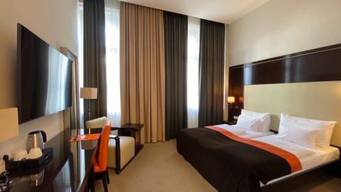 Deluxe Twin Room, 1 Queen Bed | Free minibar items, in-room safe, desk, blackout drapes