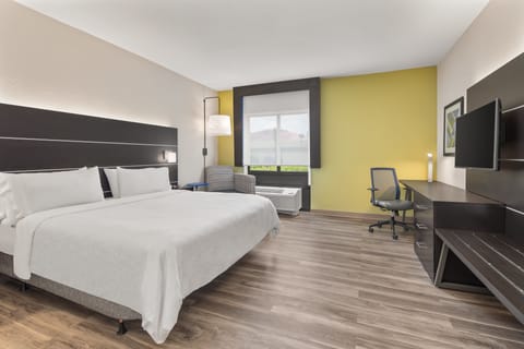 Standard Room, 1 King Bed, Accessible (Mobility, Roll Shwr) | Premium bedding, in-room safe, desk, laptop workspace