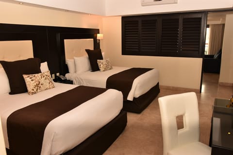 Superior Suite, Sea View | In-room safe, iron/ironing board, free WiFi, bed sheets