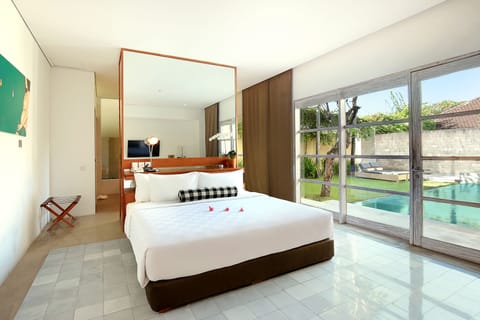 One Bedroom Royal Pool Villa | Premium bedding, minibar, in-room safe, desk