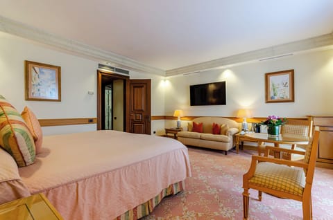 Superior Room (Palace) | Premium bedding, minibar, in-room safe, desk