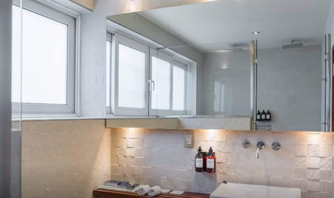 Junior Suite | Bathroom | Shower, designer toiletries, hair dryer, bathrobes