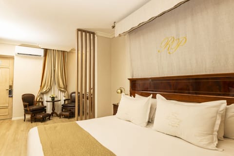 Premium Room, 1 King Bed | Egyptian cotton sheets, premium bedding, pillowtop beds, minibar