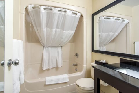 Combined shower/tub, deep soaking tub, hair dryer, towels