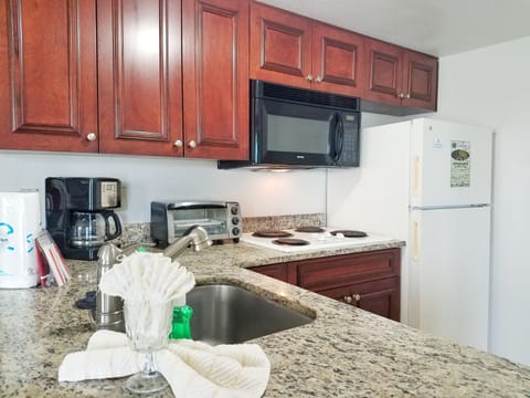 Deluxe Condo, 2 Bedrooms, Non Smoking | Private kitchen | Fridge, microwave, stovetop, dishwasher