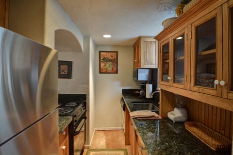 Gold Room, 3 Bedrooms (Limited) | Private kitchen | Full-size fridge, microwave, stovetop, dishwasher