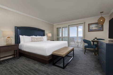 Luxury Suite, 1 King Bed, Oceanfront | Premium bedding, down comforters, pillowtop beds, minibar