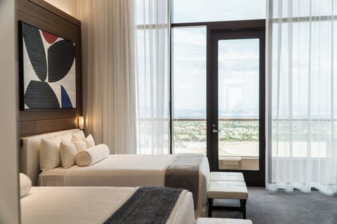 Straight Up Suite | Egyptian cotton sheets, premium bedding, pillowtop beds, minibar