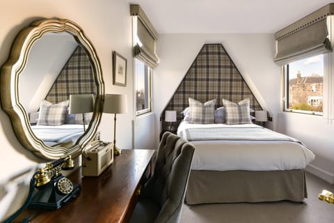 Superior Room (located at 4 West Coates) | Egyptian cotton sheets, premium bedding, in-room safe