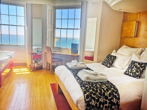 Deluxe Double Room, 1 Double Bed, Sea View | Egyptian cotton sheets, premium bedding, desk, laptop workspace