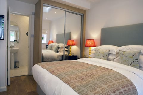 Garden Suite | Iron/ironing board, free WiFi, bed sheets