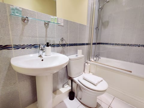 Standard Triple Room, Multiple Beds | Bathroom | Shower, free toiletries, hair dryer, towels