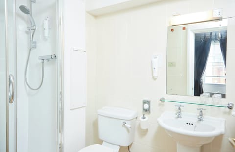 Superior Room | Bathroom | Hair dryer, towels