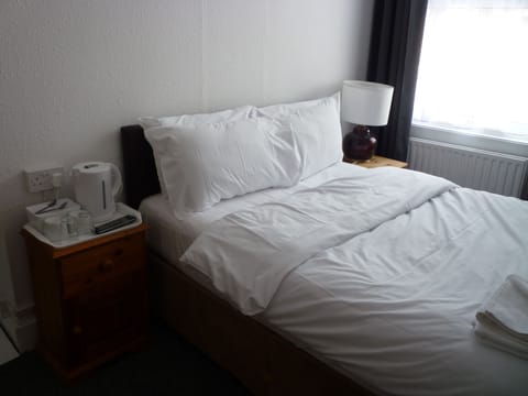 Standard Double Room, 1 Double Bed, Shared Bathroom | Iron/ironing board, free WiFi