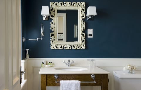 Superior Double Room, Sea View | Bathroom sink