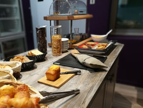 Daily buffet breakfast for a fee