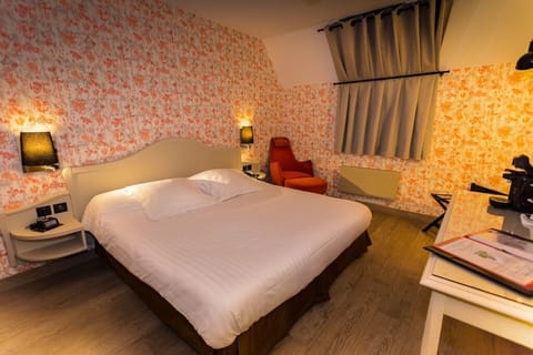 Double Room | 1 bedroom, premium bedding, in-room safe, desk