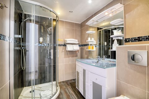 Standard Double Room, Terrace (Garden View) | Bathroom | Hair dryer, towels, soap, shampoo