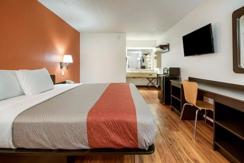Desk, laptop workspace, free WiFi, bed sheets