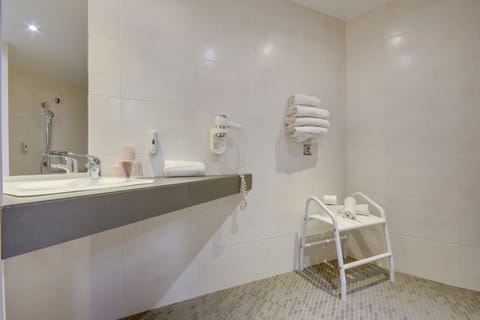 Superior Room, Accessible | Bathroom | Shower, hair dryer, towels