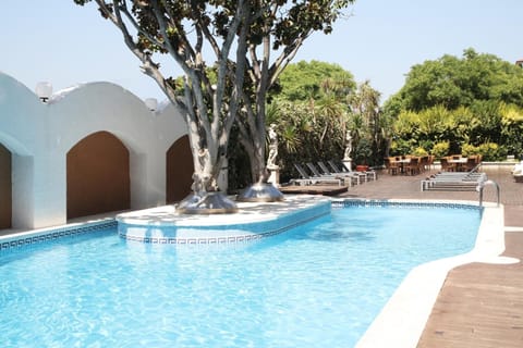 Indoor pool, outdoor pool, sun loungers