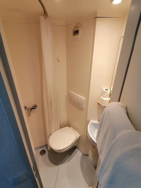 Double Room, Shared Bathroom | Bathroom | Free toiletries, towels, toilet paper