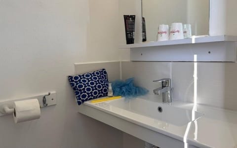 Double Room, Shared Bathroom | Bathroom | Free toiletries, towels, toilet paper