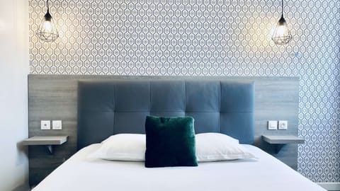 Desk, free cribs/infant beds, free WiFi, bed sheets