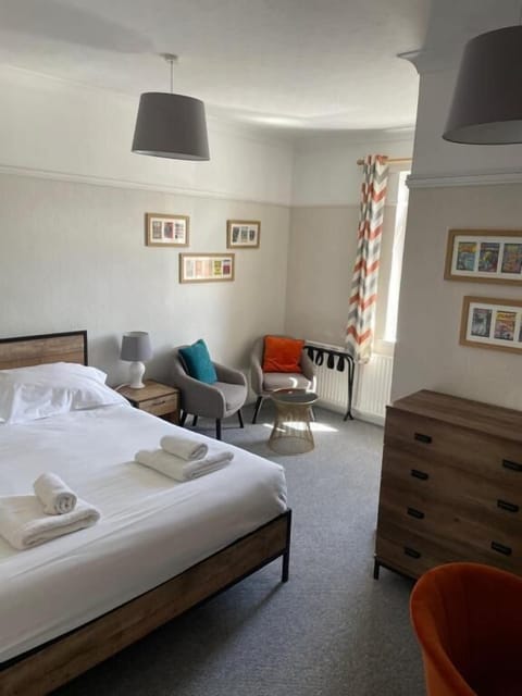 Double Room, Ensuite | Select Comfort beds, desk, soundproofing, iron/ironing board