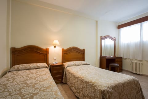 Double Room | In-room safe, desk, free WiFi, bed sheets